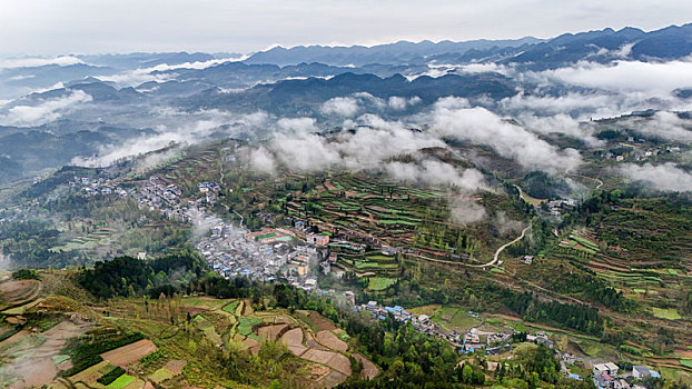 重庆酉阳,青山雾漫别样美