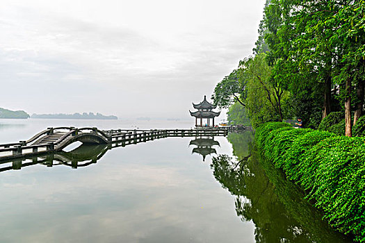 杭州西湖双投桥与夕影亭