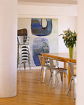 长,木质,餐桌,银,椅子,正面,艺术品,一堆