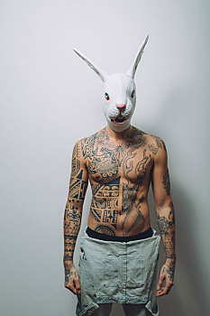 年轻,男人,头像,戴着,兔子,面膜,露胸,遮盖,纹身