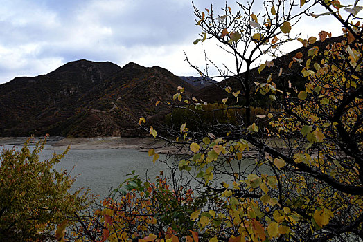 燕山山脉西段河北省张家口市崇礼区四台嘴乡山间秋色