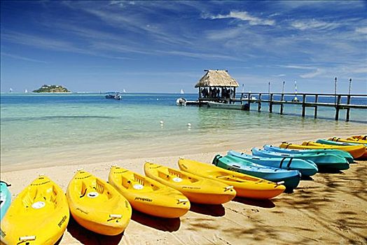 斐济,玛玛努卡群岛,岛屿,黄色,蓝色,皮划艇,海滩,靠近,码头,草屋,屋顶,海洋,远景