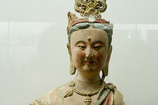 内蒙古博物馆陈列西夏彩塑菩萨像