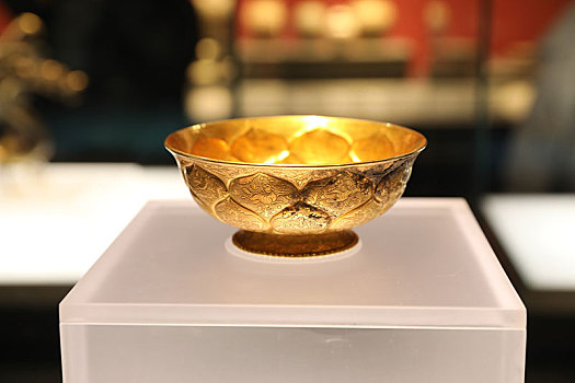 陕西历史博物馆国宝,鸳鸯莲瓣纹金碗