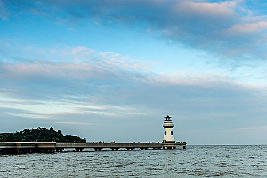 海岛灯塔海岸线