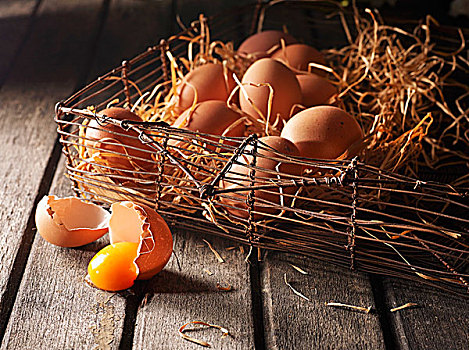 安放,褐色,蛋,铁丝篮,木质,屑