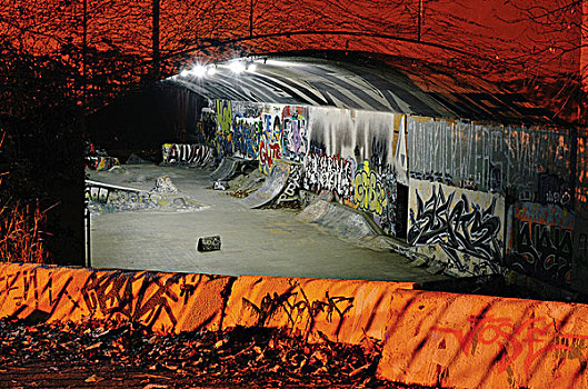 滑板,坡道,涂鸦,隧道,夜晚