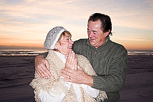 深情,老年,夫妻,毛衣,海滩