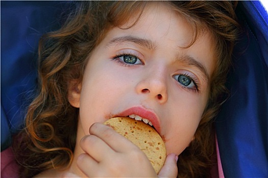 小女孩,吃饭,饼干,特写,头像