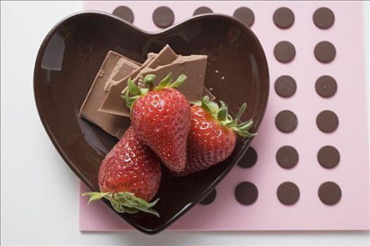 心形,碗,巧克力块,草莓