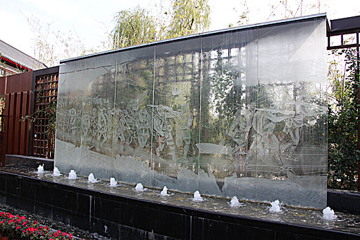 玻璃水幕墙