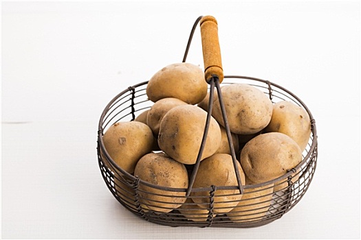 生食,土豆,铁丝篮
