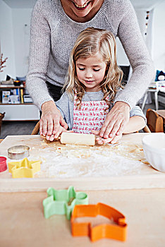 母亲,帮助,女儿,擀,曲奇饼,厨房用桌,腰部