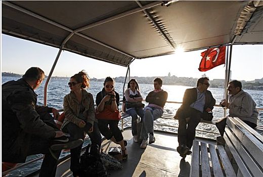 渡轮,金角湾,乘客,甲板,遮篷,逆光,伊斯坦布尔,土耳其