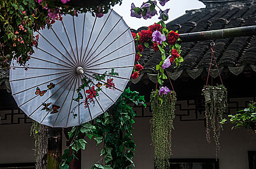 挂起来的中国花伞