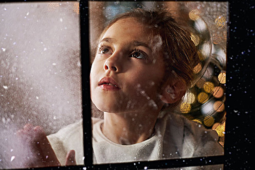 女孩,望向窗外,圣诞树,背景,后面,窗户