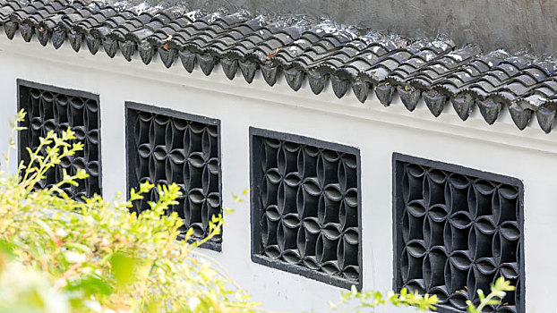 白墙黛瓦漏窗园林建筑,南京清凉山公园