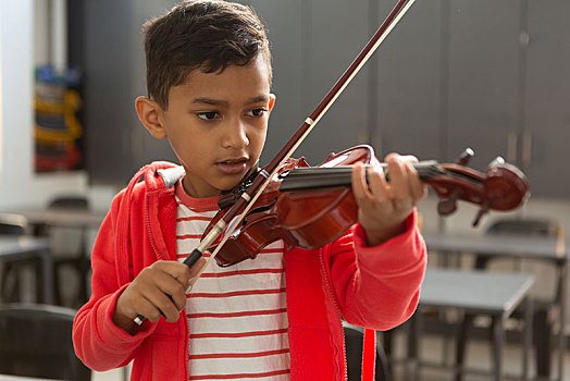 男生,演奏,小提琴,教室