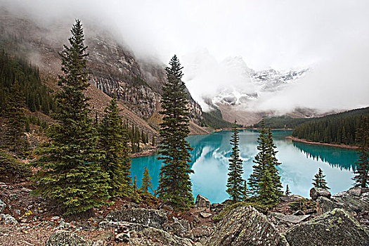 冰碛湖,雾,班芙国家公园,艾伯塔省,加拿大