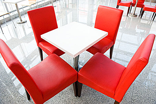 俯视,白色,桌子,四个,红色,椅子,靠近