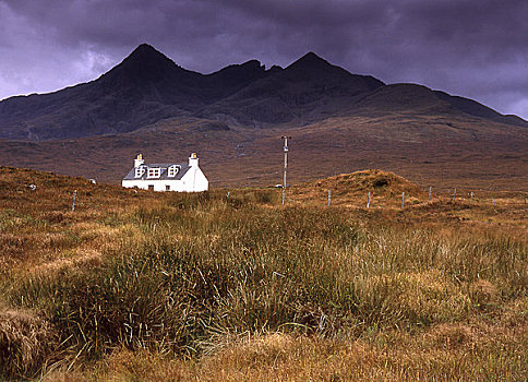 苏格兰,斯凯岛,白色,屋舍,山峦,背景