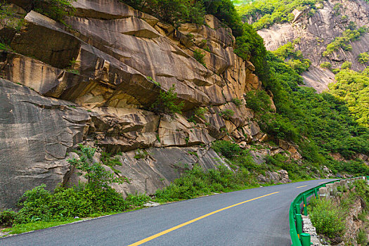 陕西秦岭山区公路