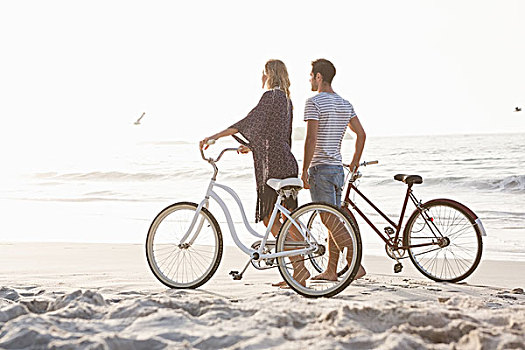 可爱,情侣,走,靠近,自行车,海滩