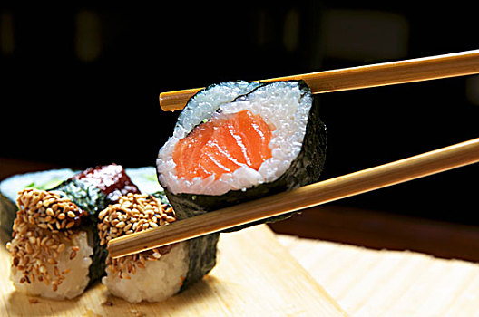 寿司卷,三文鱼,拿,筷子