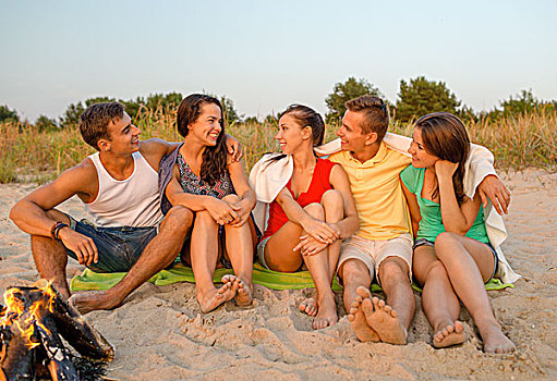 友谊,高兴,暑假,休假,人,概念,群体,微笑,朋友,坐,靠近,射击,海滩