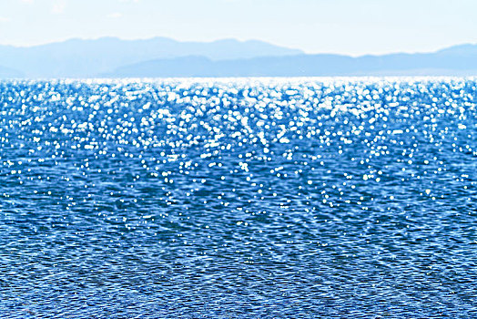 赛里木湖湖面