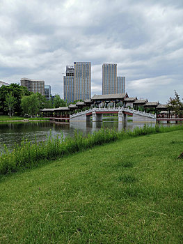 北京石海子公园河上凉亭