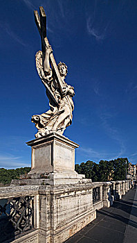 意大利罗马城中最美的桥梁,置有十二尊天使雕像的圣天使桥