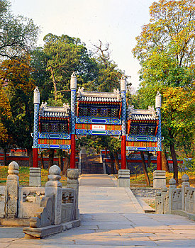 北京香山卧佛寺牌楼