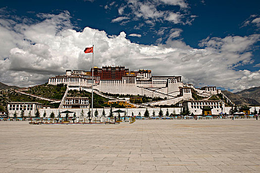 西藏拉萨布达拉宫广场