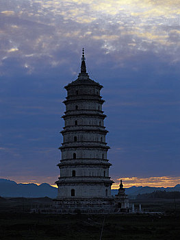 内蒙古赤峰庆州白塔