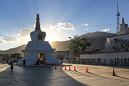 白塔,西藏