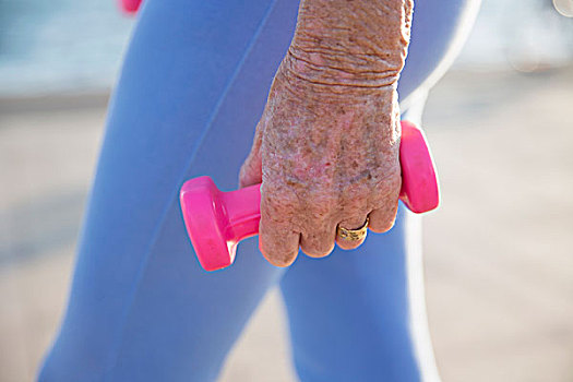 老年,女人,练习,重量,海滩