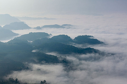 云雾缭绕雾色山峦自然风光