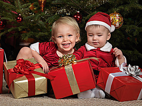 2岁,女孩,老,男孩,坐,礼物,圣诞树