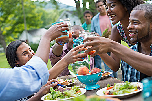 成年,人,食物,花园,农舍,盘子,抬起,玻璃杯