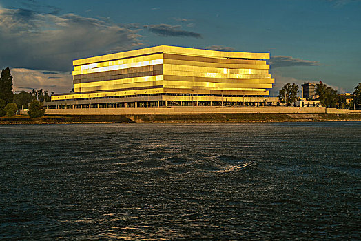 多瑙河体育馆