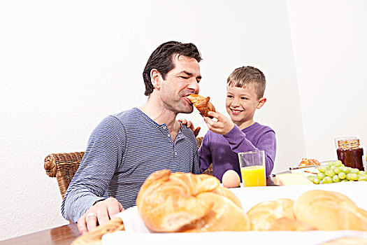 父子,吃饭,早餐