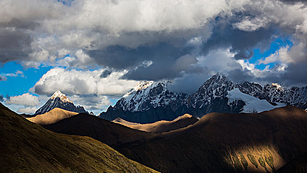 贡嘎山