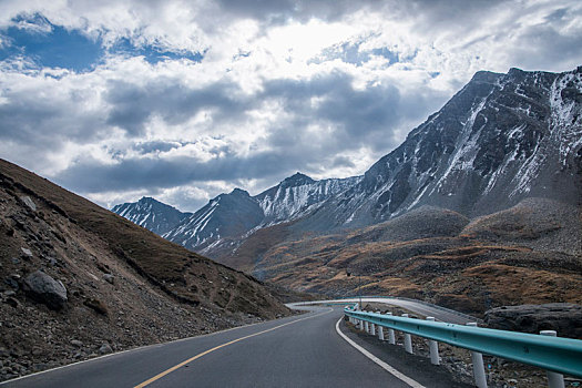 中国公路建设史上的丰碑-----g217国道独库公路独山子段