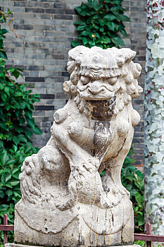 山西省太原市晋祠博物馆内的石狮子雕塑
