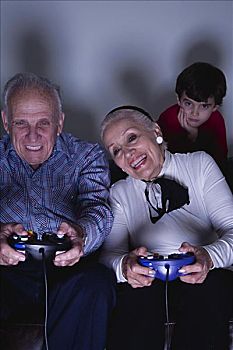 老年,夫妻,玩,电子游戏,孙子,背景