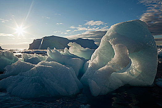 格陵兰,伊路利萨特,子夜太阳,冰山,雅各布港冰川,漂浮,迪斯科湾,晴朗,夏天,下午