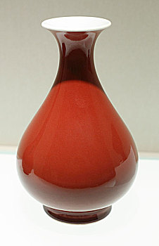 清雍正,霁红釉玉壶春瓶