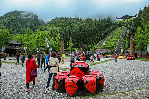 神农架,祭坛,风景,景点,旅游,高山,瀑布,河流,神秘,树木,植被,古树,长寿,雕塑,壮观