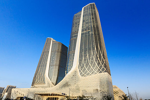 蓝天下的南京双子塔建筑,南京市国际青年文化中心